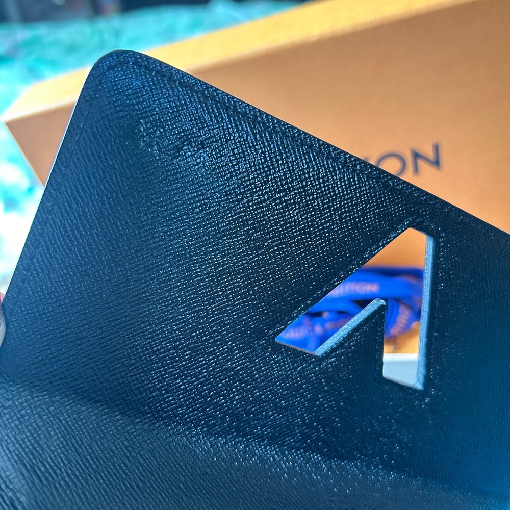 Limited Edition LV Twist Excellent Condition - Picture 6 of 9